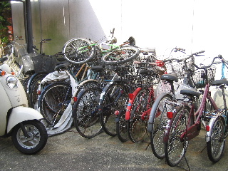 放置自転車　駐輪場　